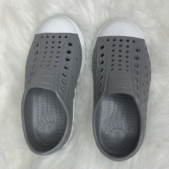 NWT Native Shoes Jefferson C9 Pigeon Gray Shell White - Picture 5 of 8